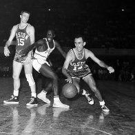 NBA legend Bob Cousy gets Medal of Freedom, and offers an assist to President Trump