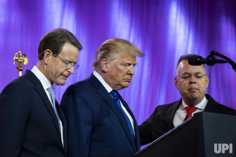 "Religious Leader"  Does Nauseating Faux "Praying" Over Trump At Right Wing Conference