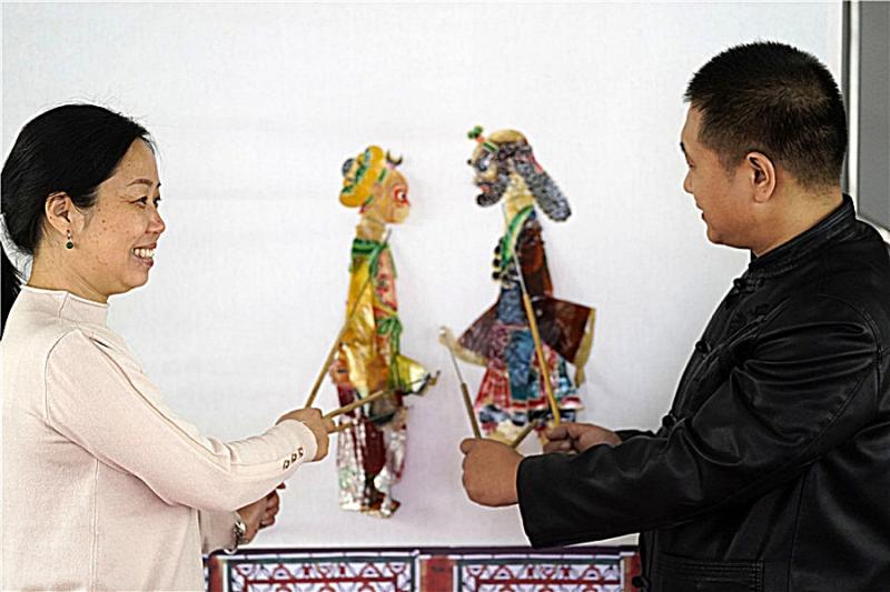 Couple dedicates 15 years to shadow puppetry