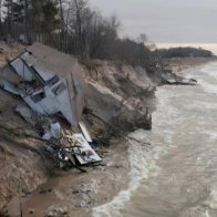 Great Lakes erosion destroying beachfront homes