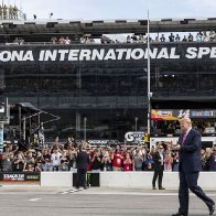 Trump, Melania rev up Daytona 500 ahead of race