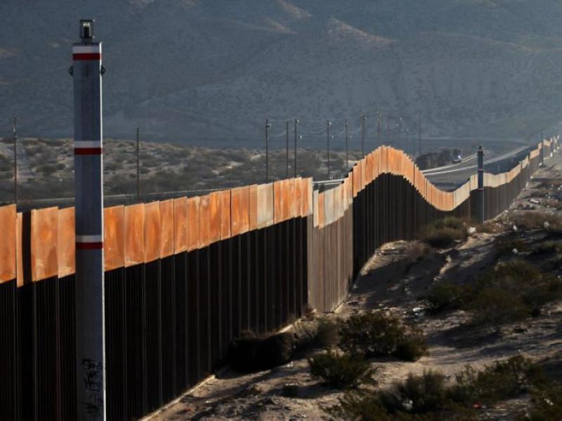 Smugglers helping migrants scale Trump’s border wall ‘using $5 ladders’