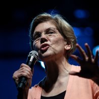 Elizabeth Warren considers dropping out of presidential race