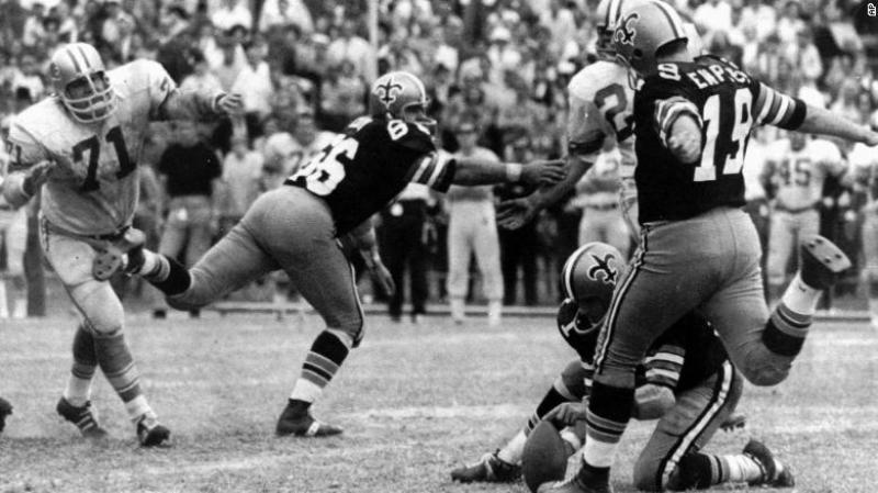 Ex-NFL Kicker Tom Dempsey Dies at 73