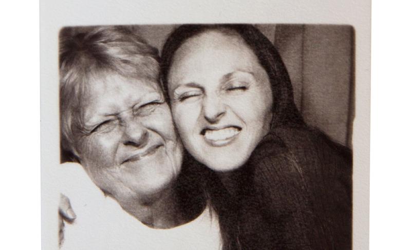 13 Ways To Feel Close To Your Mom When You're Far Apart