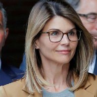 Lori Loughlin sentenced to 2 months, husband to 5 months, in college admissions scandal