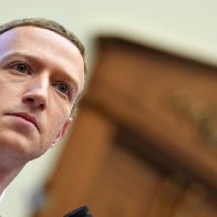 Facebook bans new political ads in week before election