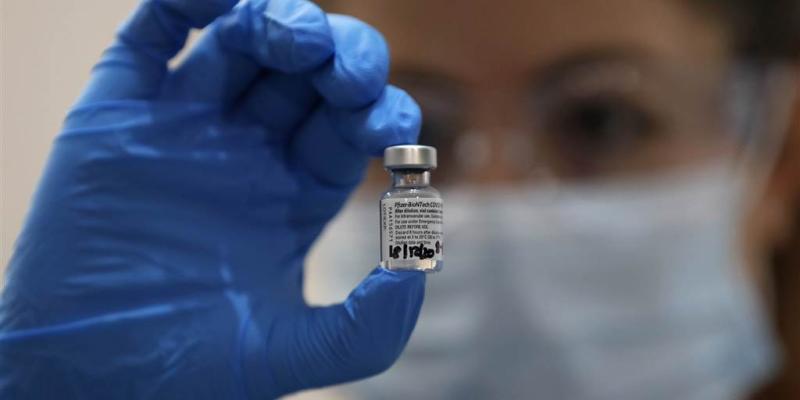 Pfizer's Covid-19 vaccine receives key FDA panel recommendation