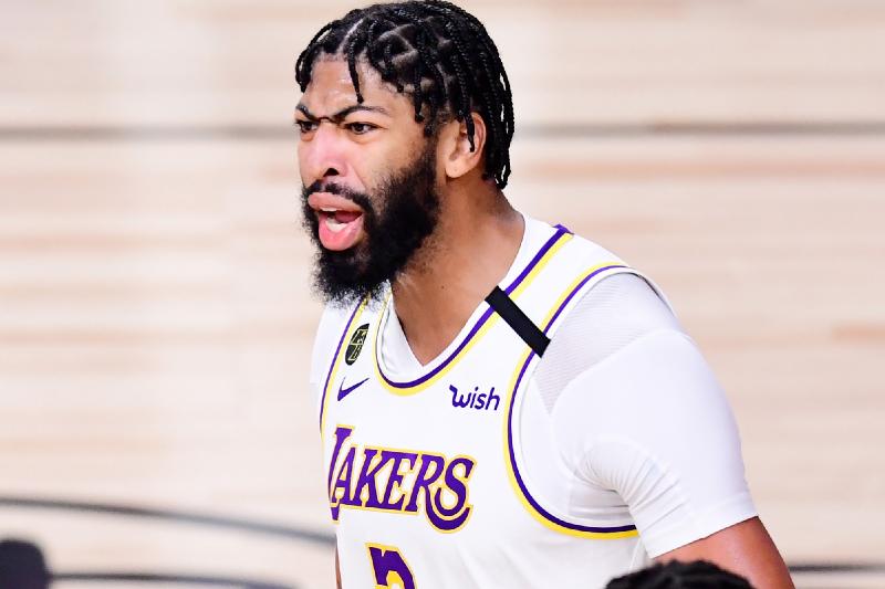 Anthony Davis shocks fans with 'disgusting' act during Lakers game