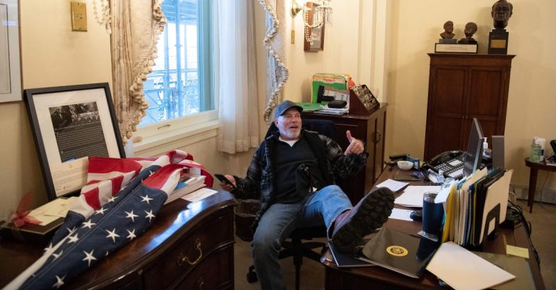 Arkansas Man Identifies Himself as Trump Supporter Who Sat in Pelosi's Office, Claims He Left Her a Quarter