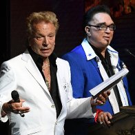 Siegfried and Roy Magician Siegfried Fischbacher Dead at 81