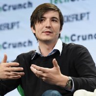 Under fire, Robinhood CEO apologizes to Congress for restricting trading