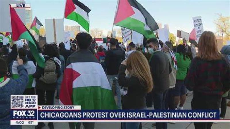 Thousands March Through Downtown Chicago Streets In Support Of Palestinians