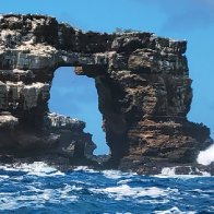 Famed Darwin's Arch in Galapagos takes new shape