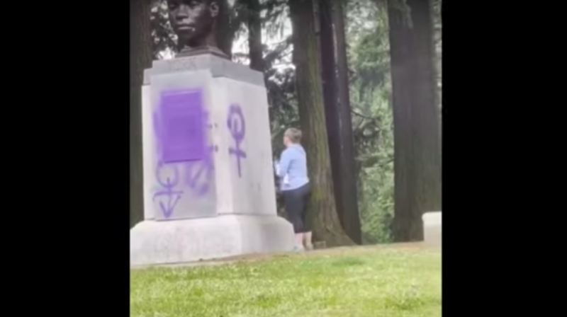 White woman captured on camera vandalizing statue of the only Black member of the Lewis and Clark expedition