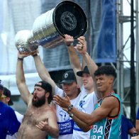 Stanley Cup gets dented during Lightning's championship boat parade