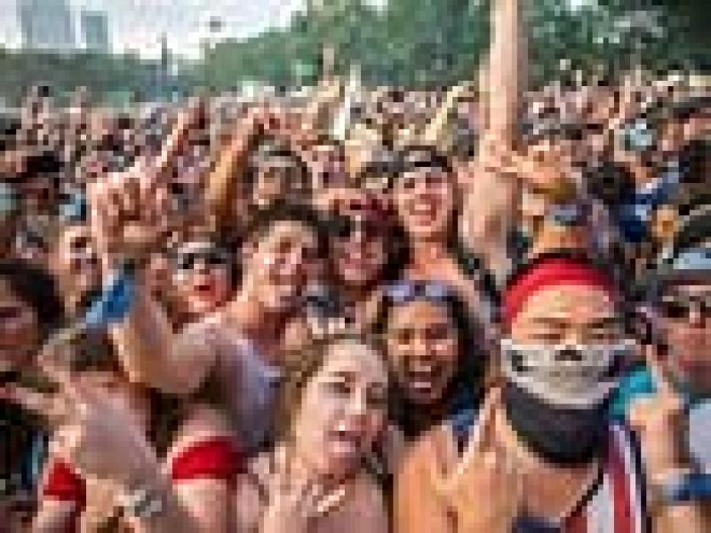 Chicago holds Lollapalooza music fest despite virus surge