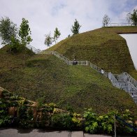 London’s latest tourist attraction, a $3 million pile of mud, forced to close after just two days