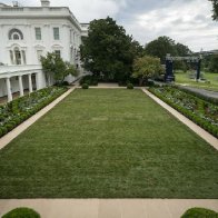 Melania Trump fires back at historian over Rose Garden criticism