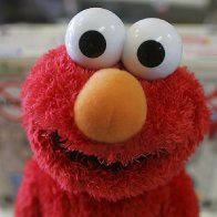 Man who sexually assaulted Tickle Me Elmo wants charges dropped