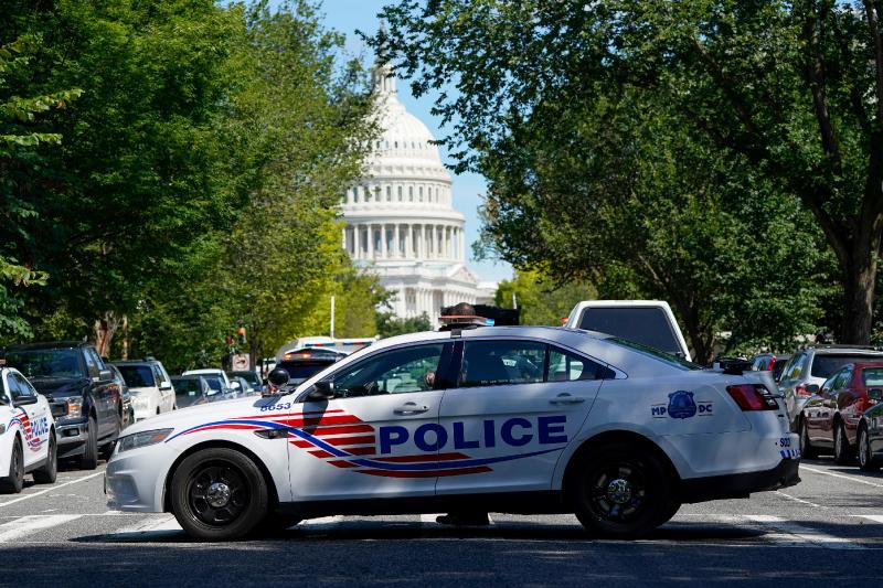 Police communicating with man near US Capitol who claims to have bomb in pickup