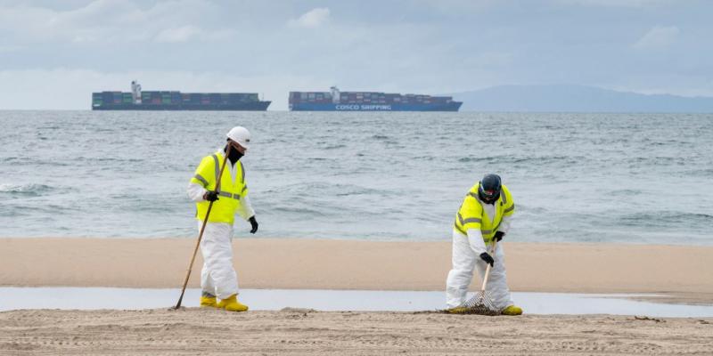1,200-foot ship dragged California oil pipeline, Coast Guard says