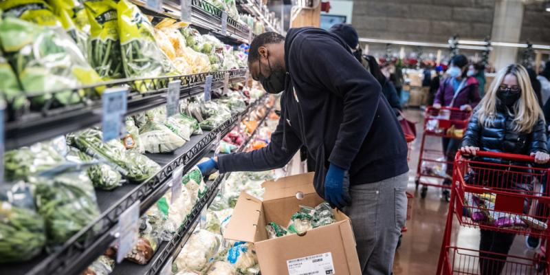 'We deserve more': Grocery workers lament extra work, lack of hazard pay as omicron decimates workforce