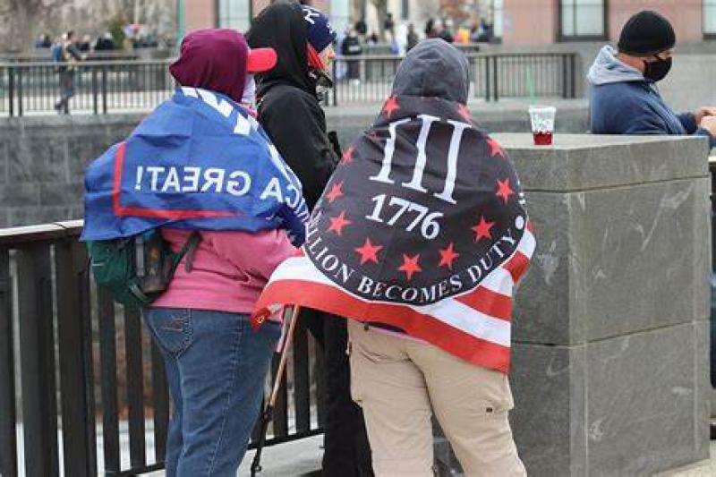 High profile Wisconsin Republicans speak at GOP meeting in front of anti-government flag 