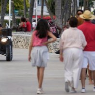 Miami Beach introduces weekend curfew after spring break violence - CNN