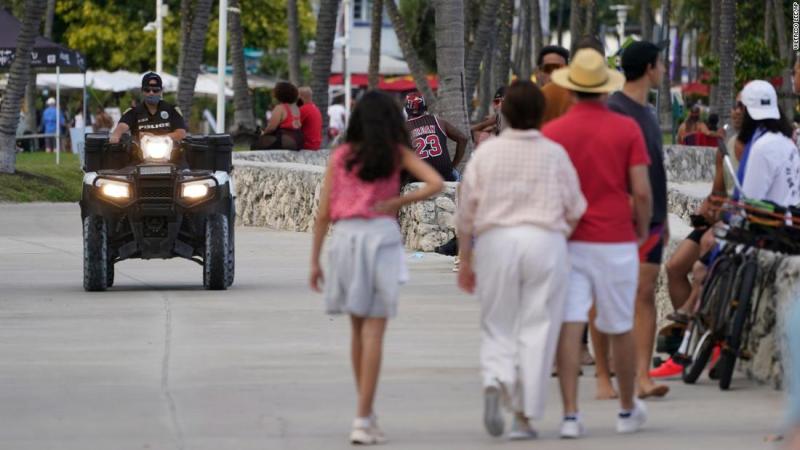 Miami Beach introduces weekend curfew after spring break violence - CNN