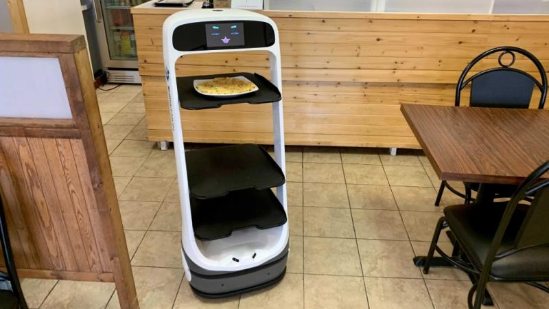 'I've never seen anything like that': Robot server a huge hit at Winnipeg restaurant