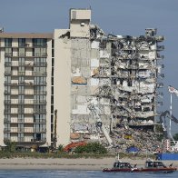 Lawyers: Nearly $1B tentative settlement in condo collapse | AP News