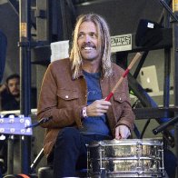 Foo Fighters plan 2 tribute concerts for Taylor Hawkins | AP News