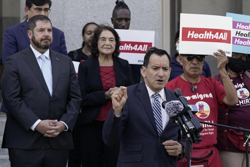 California first to cover health care for all immigrants | AP News