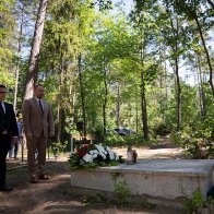 Ashes of 8,000 WWII victims found in two Poland mass graves | AP News