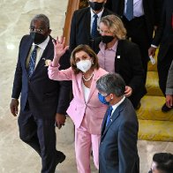 U.S. House Speaker Pelosi lands in Taiwan; Chinese warplanes take to skies | Reuters