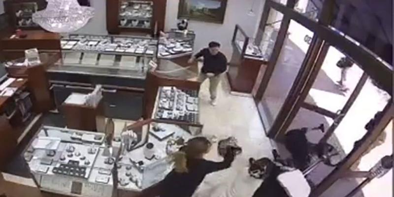 Video shows California diamond shop workers fight off smash-and-grab robbers 