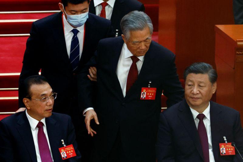 Hu Jintao: Former Chinese leader unexpectedly led out of Party Congress | CNN