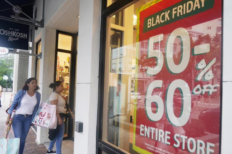Shoppers hunt for deals but inflation makes bargains elusive | AP News