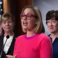 Kyrsten Sinema switches from Democrat to independent: Here's what it means for the Senate