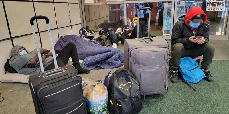 Migrants remain camped in NYC street after nearly 48 hours to protest eviction from free stay at luxury hotel | Fox News