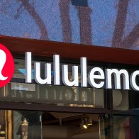 Lululemon Fires Employee For Not Offering To Help Looters Bag Clothes And Load Them Into Their Car 