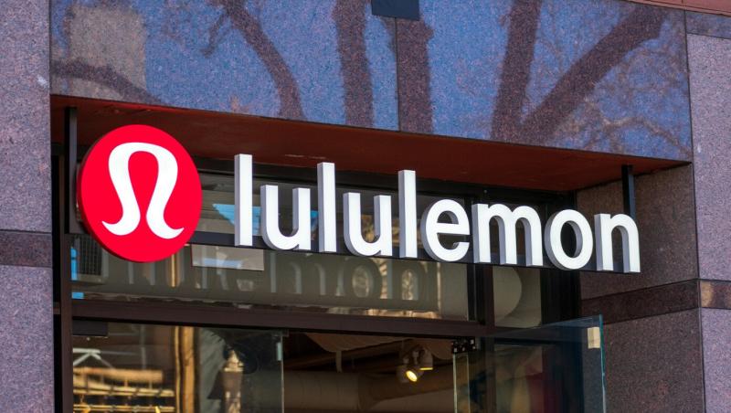 Lululemon Fires Employee For Not Offering To Help Looters Bag Clothes And Load Them Into Their Car 