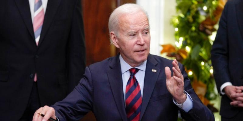 Supreme Court rules against Biden student loan debt handout 