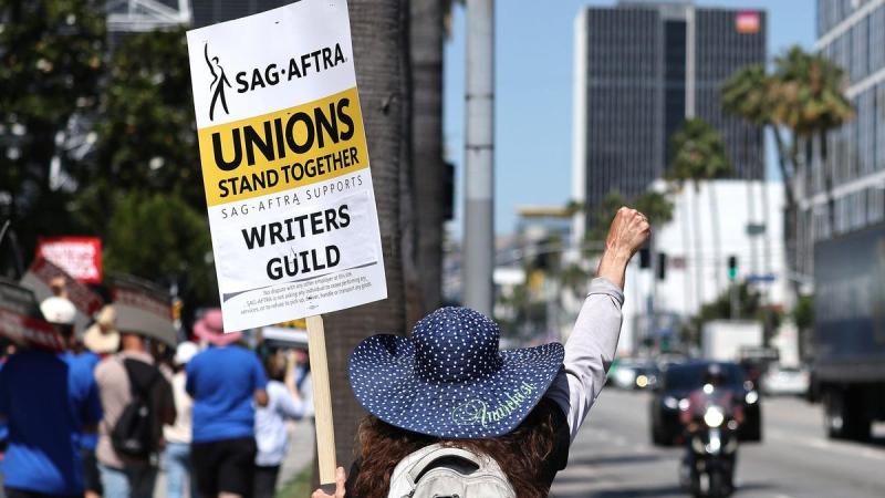 SAG-AFTRA Contract Expires; Negotiating Committee Urges Strike