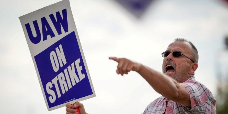 UAW to strike at Detroit Big Three after failed contract agreement 
