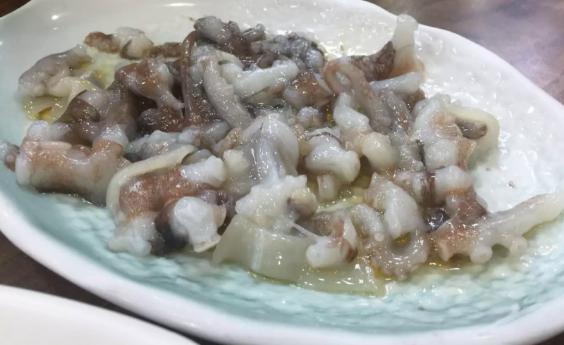 Man dies after eating raw octopus that was still moving and got stuck in his throat