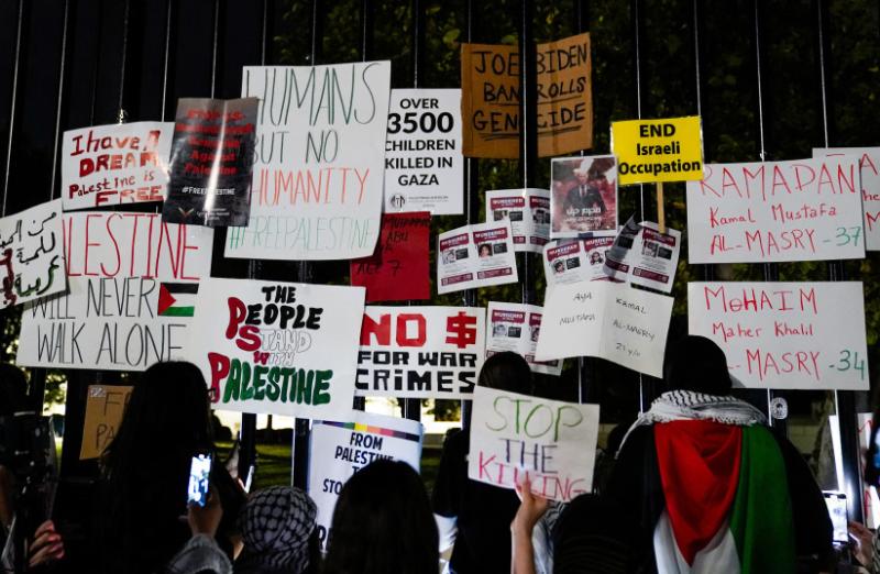 Anti-Israel protesters vandalize White House gates, try to scale fence