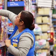 Holiday hiring frenzy cools with retailers anxious over consumer spending