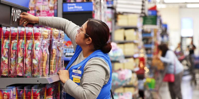 Holiday hiring frenzy cools with retailers anxious over consumer spending